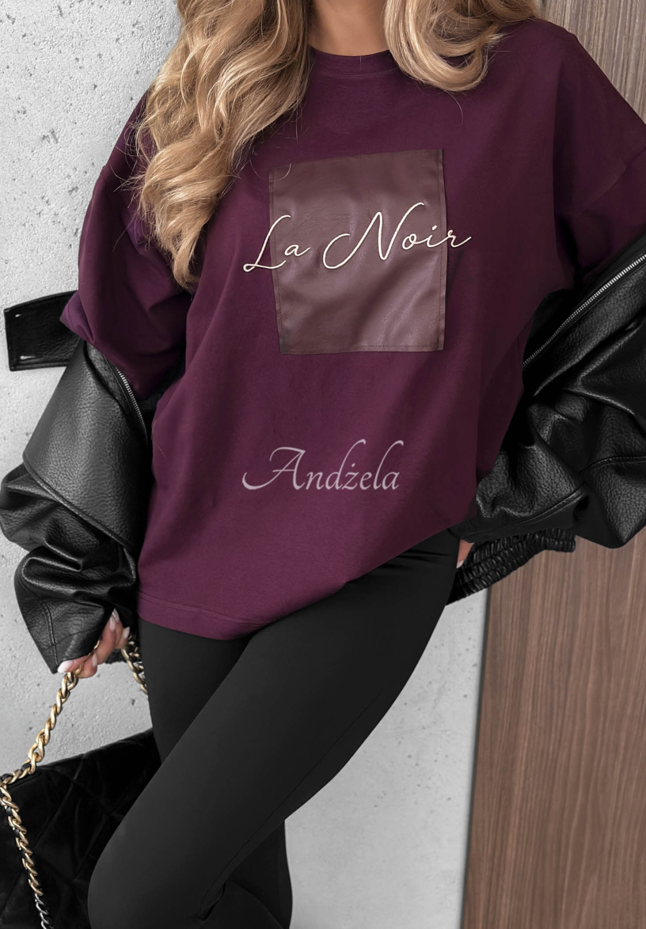 Bawełniany T-shirt z ozdobną aplikacją This Happens jagodowy