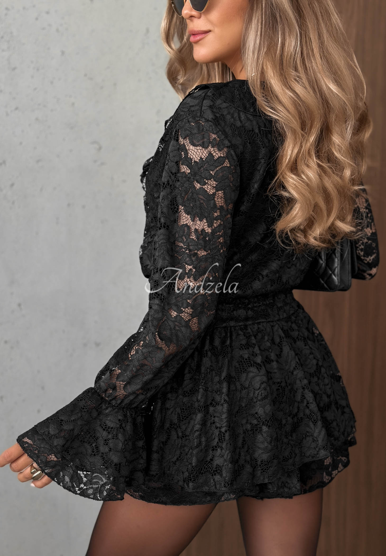 Krótki koronkowy kombinezon z falbankami Pretty Angel czarny