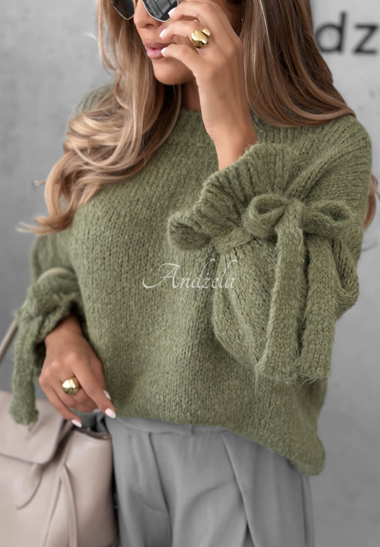 Soft, knotted sweater made of wool and viscose, "Candle Smell" olive green