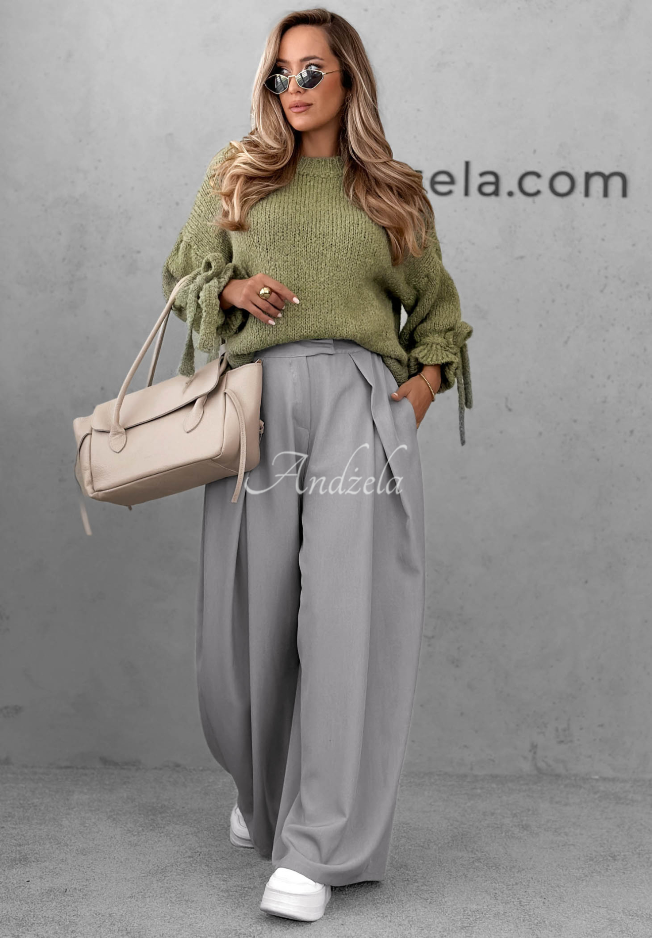 Soft, knotted sweater made of wool and viscose, "Candle Smell" olive green