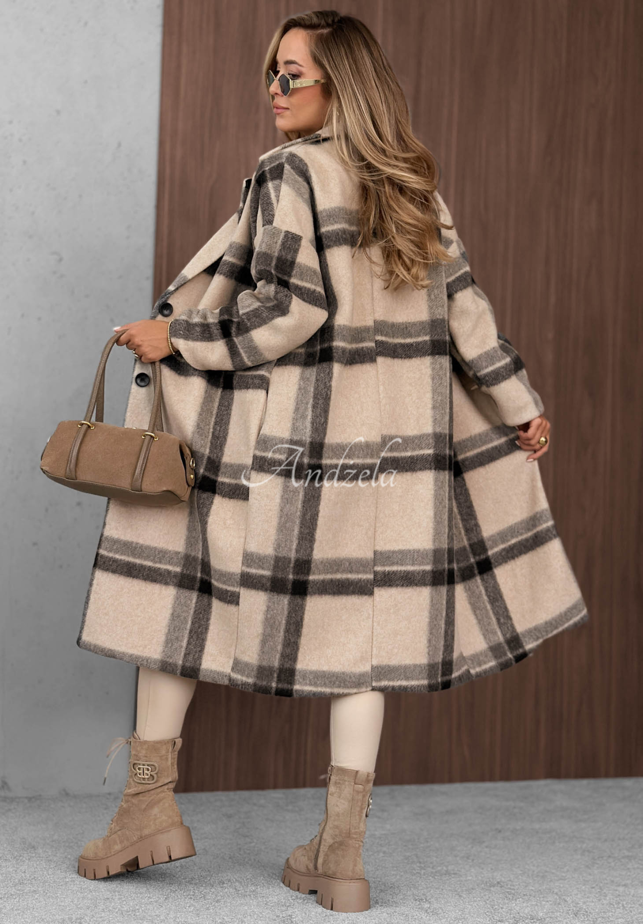 Classy Fall Long Beige Coat with Checkered Collar