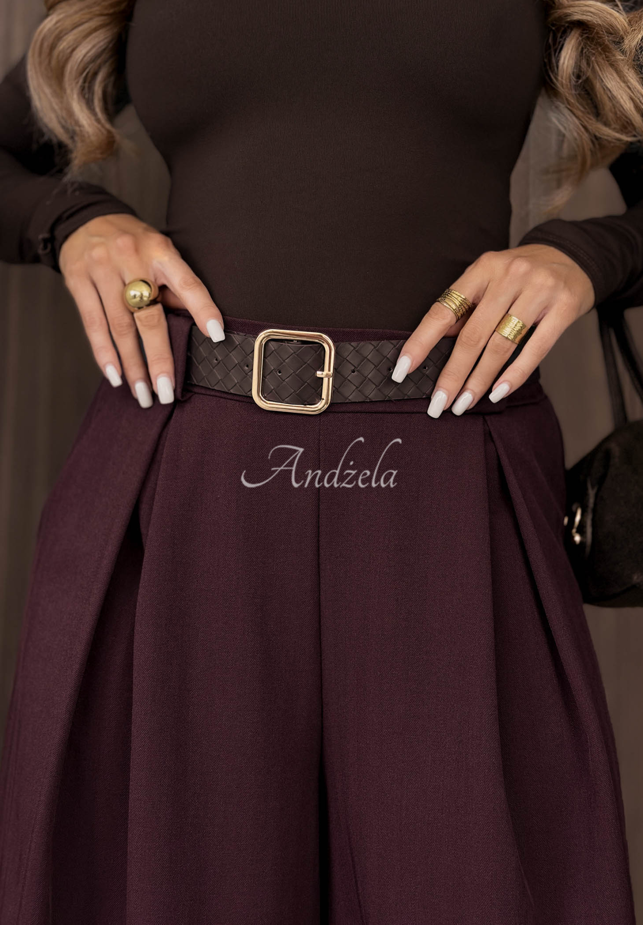 Materiałowe spodnie wide leg z paskiem Simple Elegance burgundowe