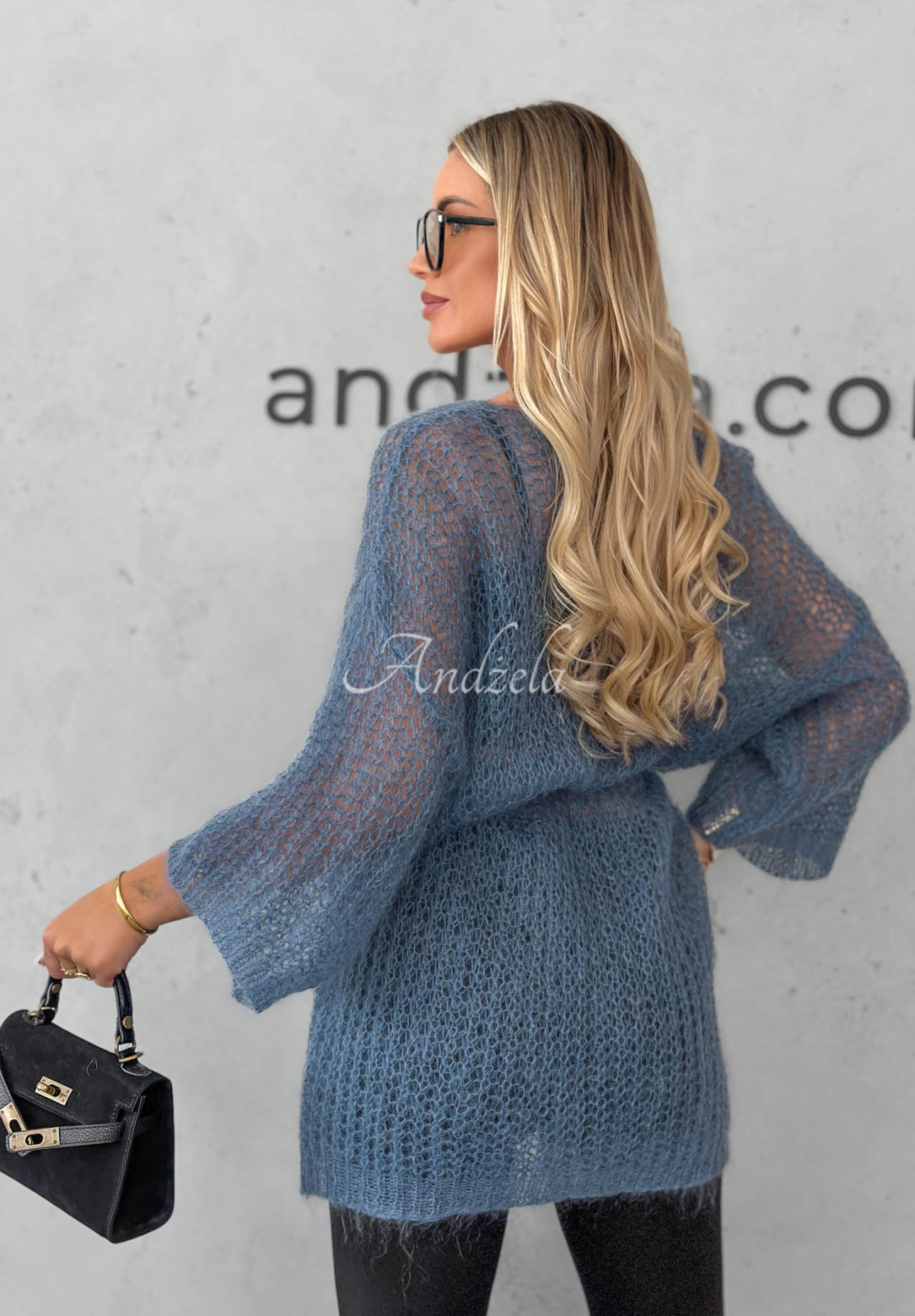 Długi moherowy sweter z paskiem Sweet Comfort niebieski