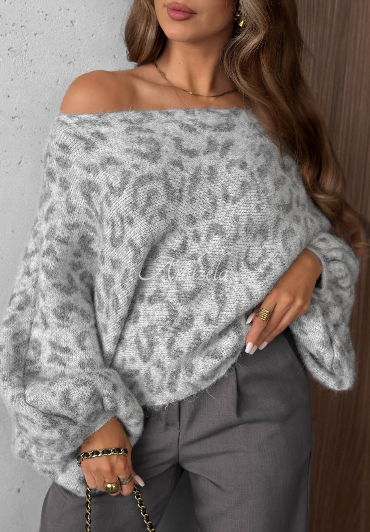 Miękki sweter w panterkę z wełną Fluffy Wild szary