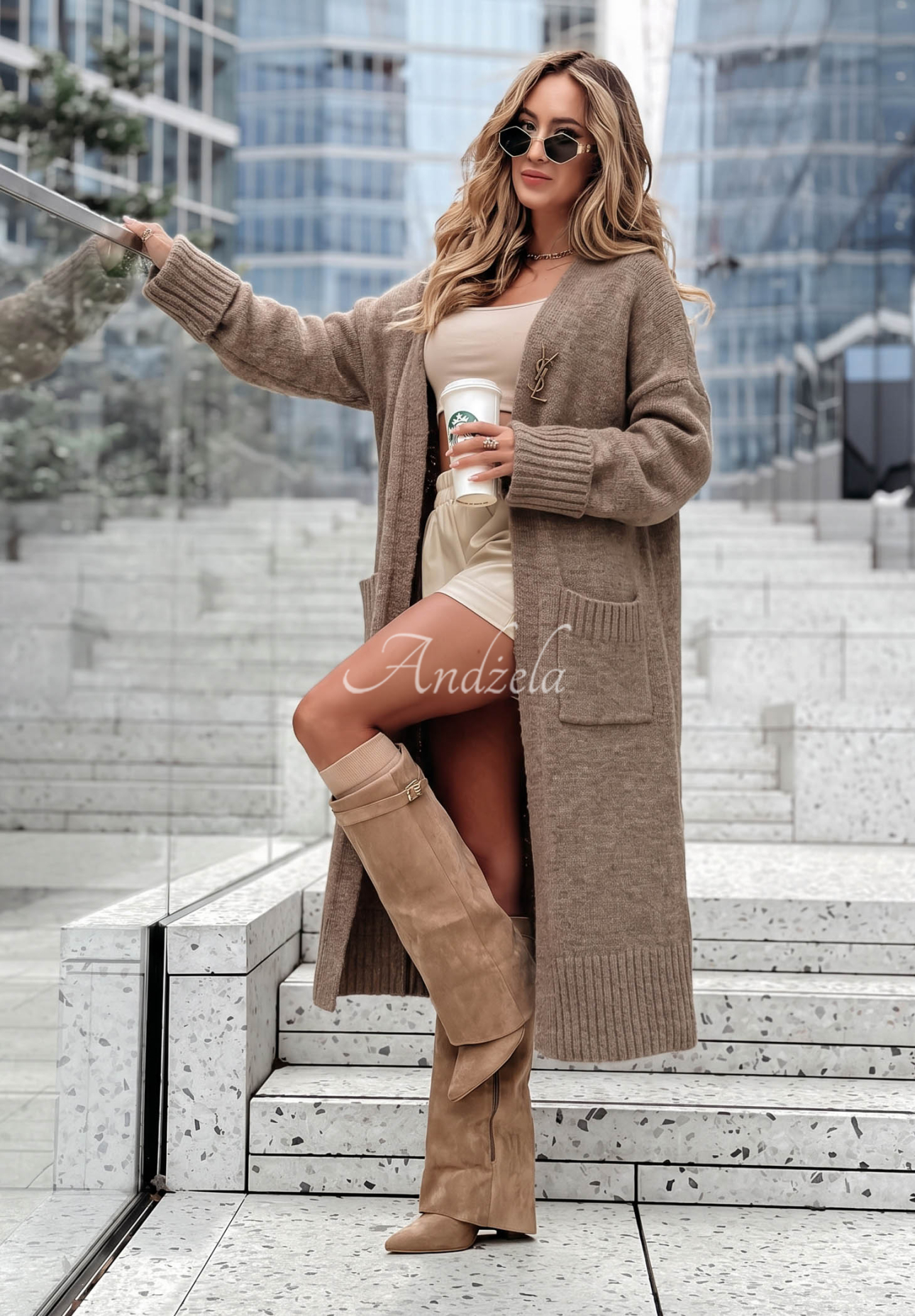 Long, oversized cardigan with pockets, made of Marbelio mocha wool