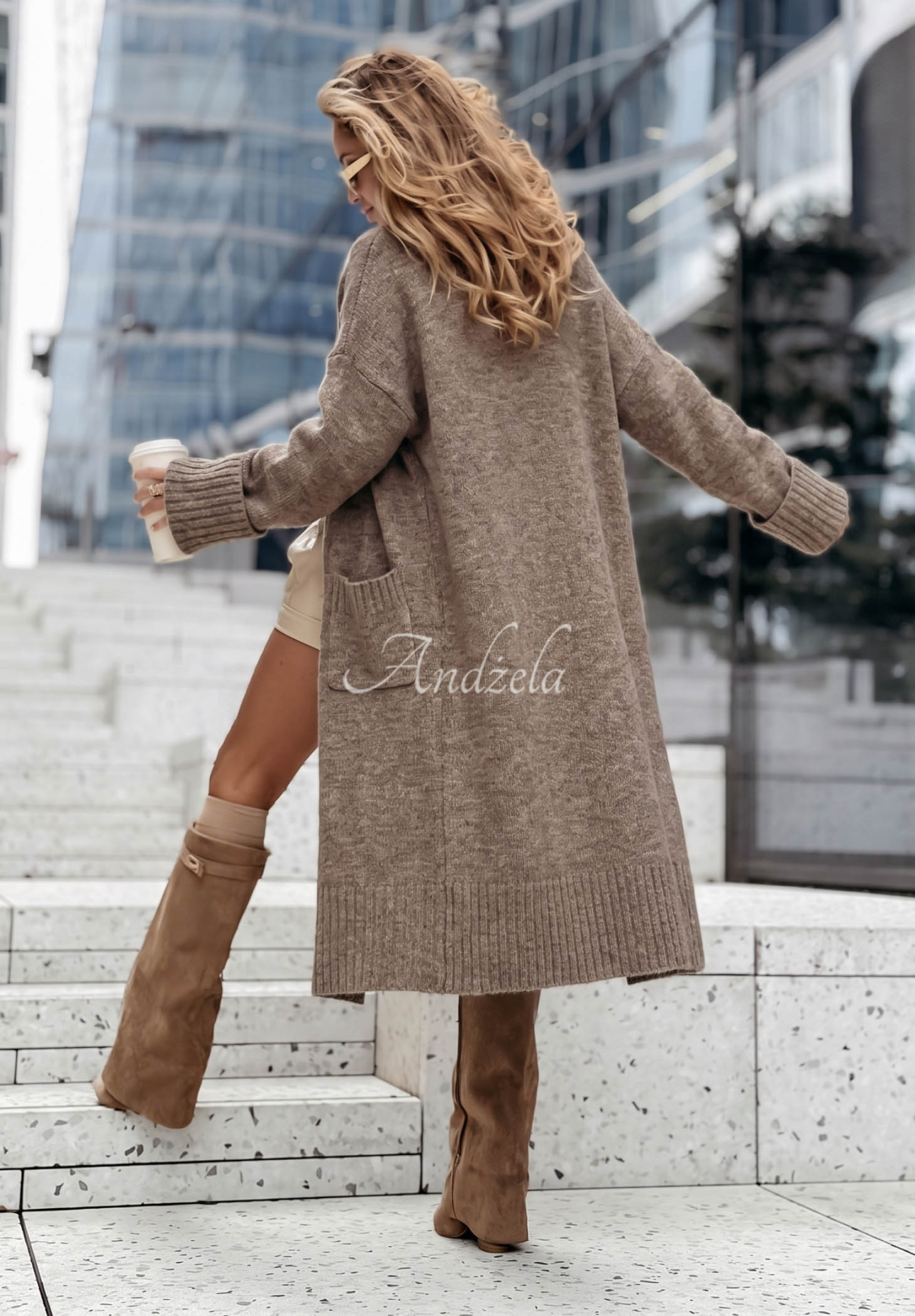 Long, oversized cardigan with pockets, made of Marbelio mocha wool