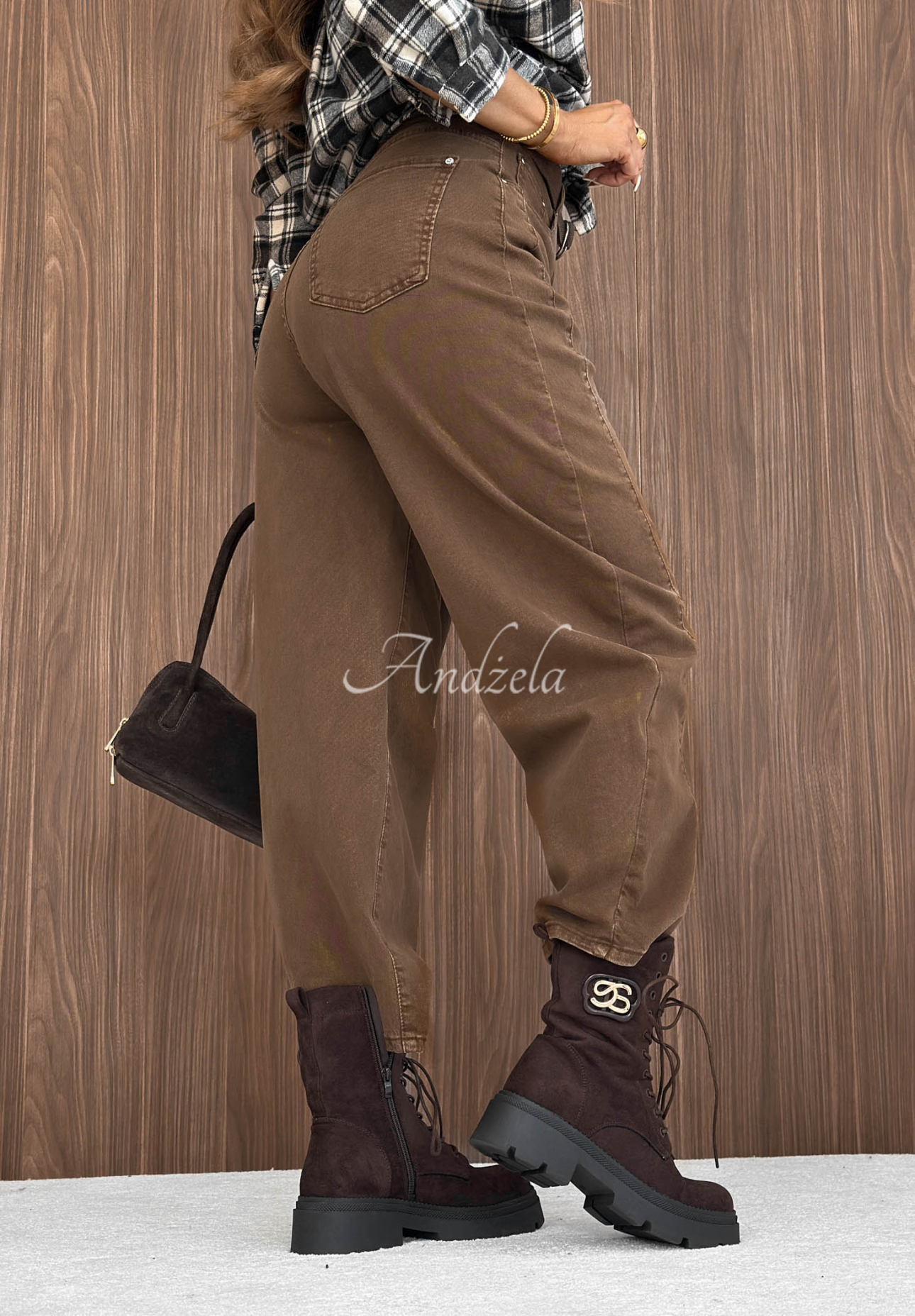 Spodnie jeansowe banana z paskiem Dune Denim ciemnocamelowe