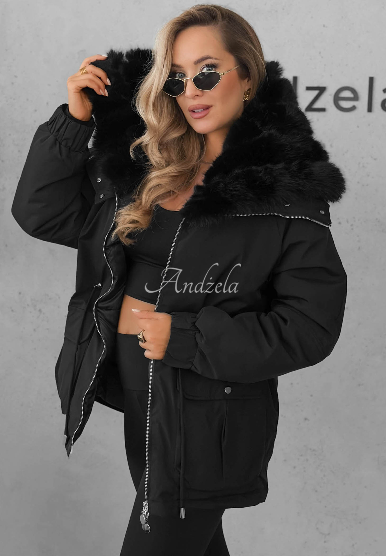 Krótka kurtka parka z futerkiem Last Chapter czarna