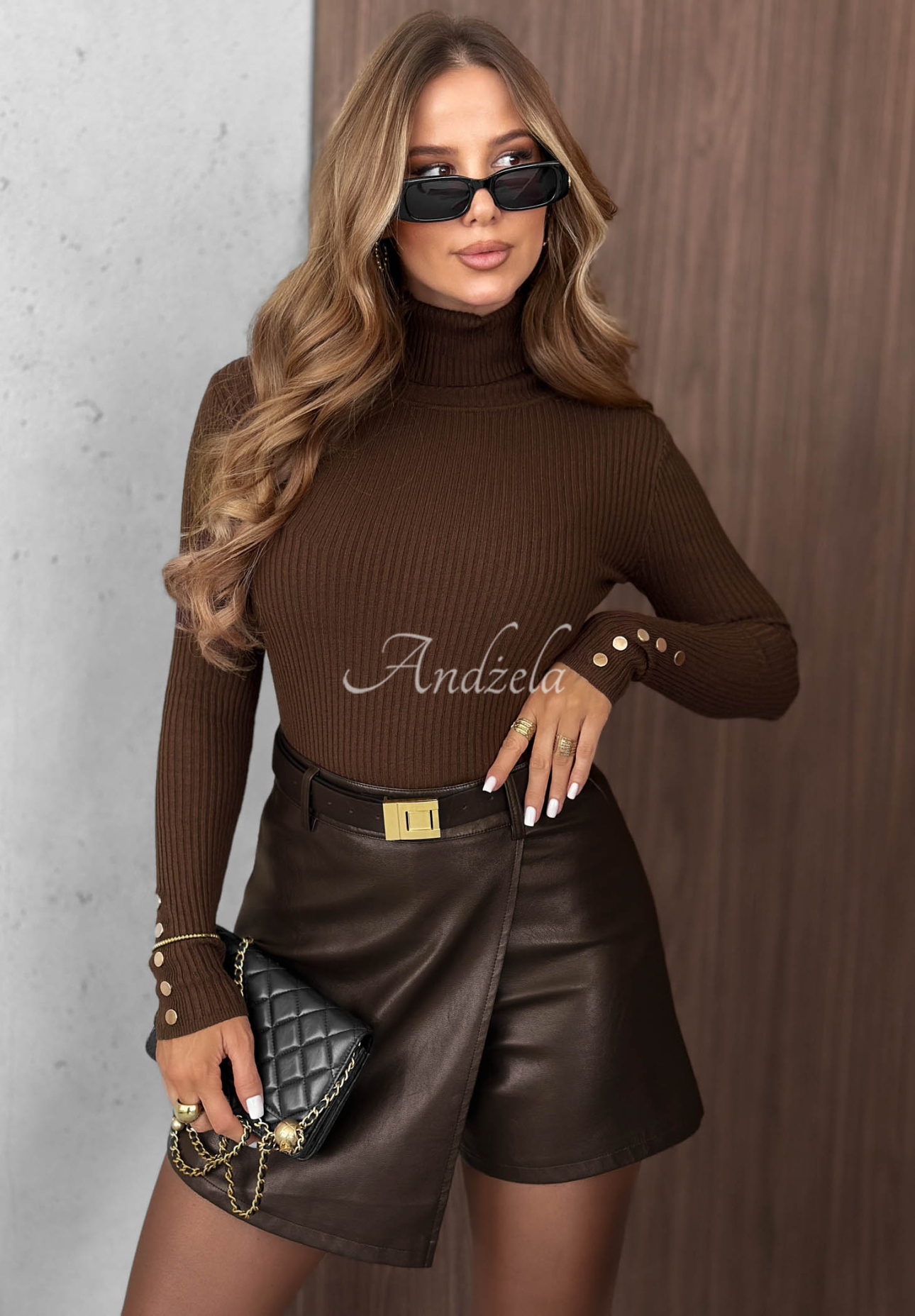 Prążkowana bluzka longsleeve z wiskozy Seasonal Basic czekoladowa