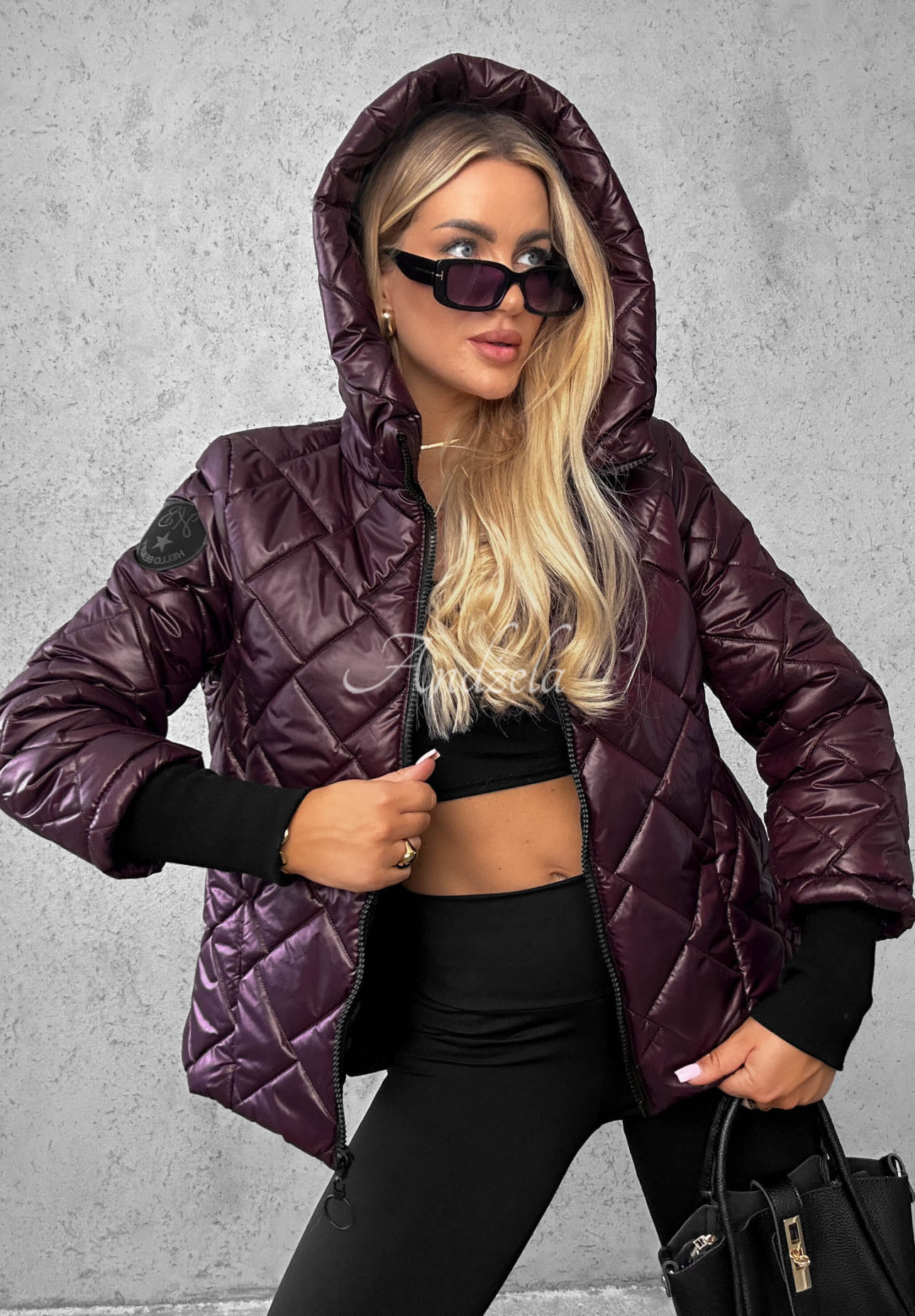 Pikowana kurtka z kapturem Just The Wind jagodowa
