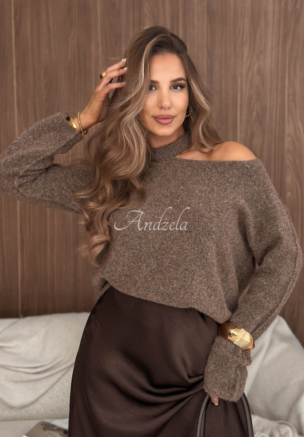 Sweter z wełną i alpaką z wycięciem na ramieniu Soft Flirts mokka