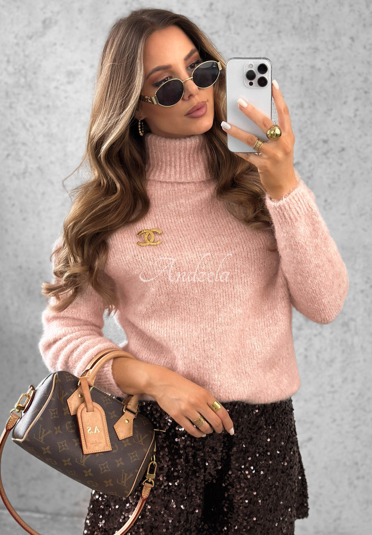 Soft turtleneck sweater with Warm Cloud wool in powder pink