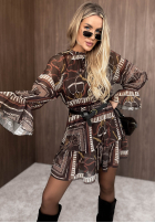 Wzorzysta sukienka mini z falbankami Autumn Memory burgundowa