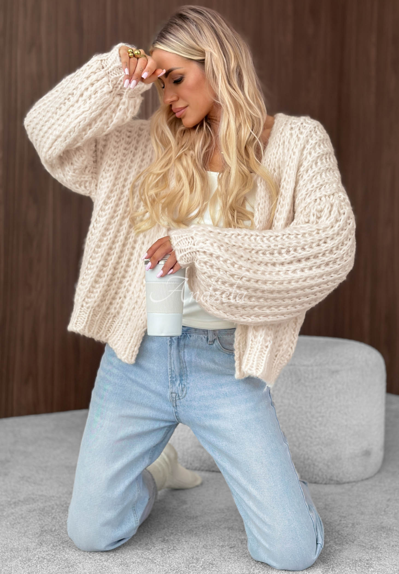 Krótki sweter kardigan z bufkami Frost Club jasnobeżowy