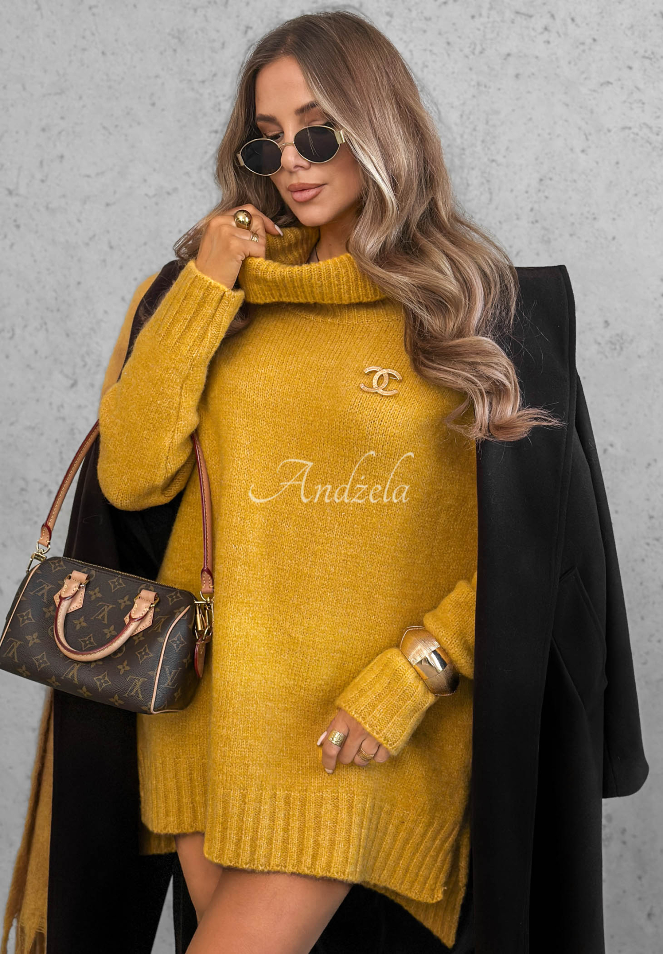 Sweter oversize z golfem i wełną Benin musztardowy