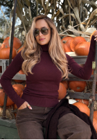 Dopasowany sweter z golfem Solange jagodowy