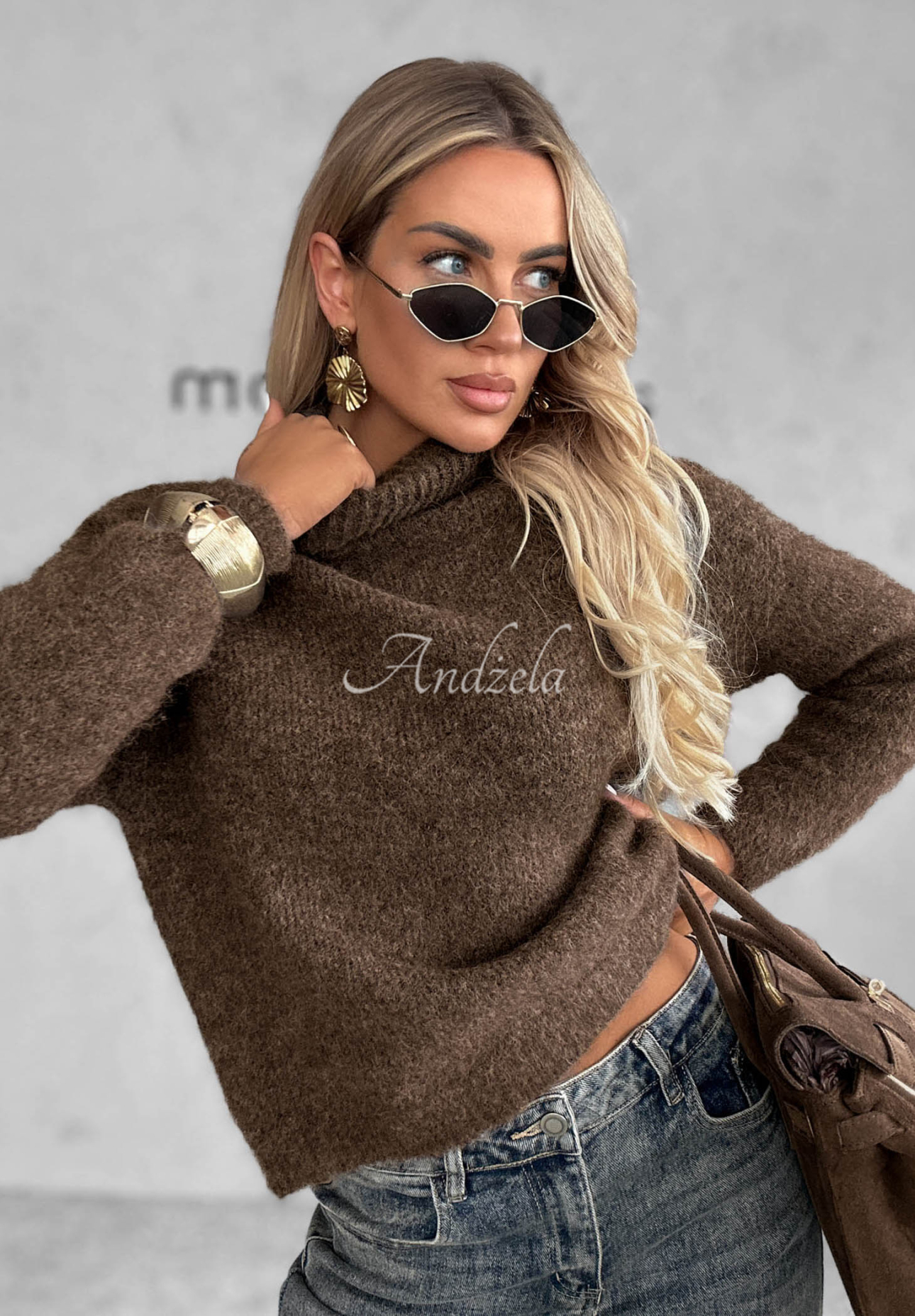 Soft turtleneck sweater with Warm Cloud wool in mocha