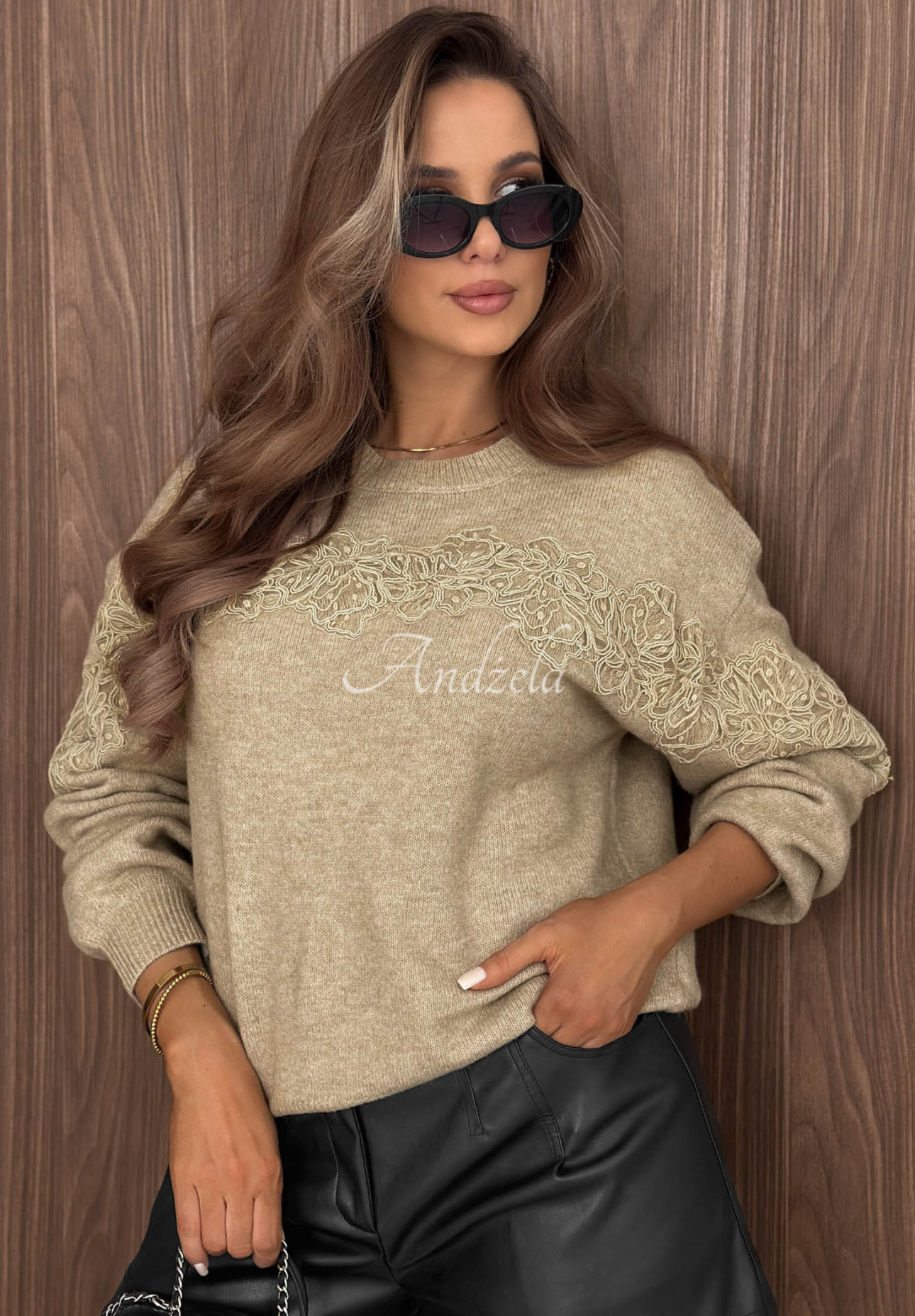 Soft Sweater with Decorative Embroidery and October Days Beige Wool