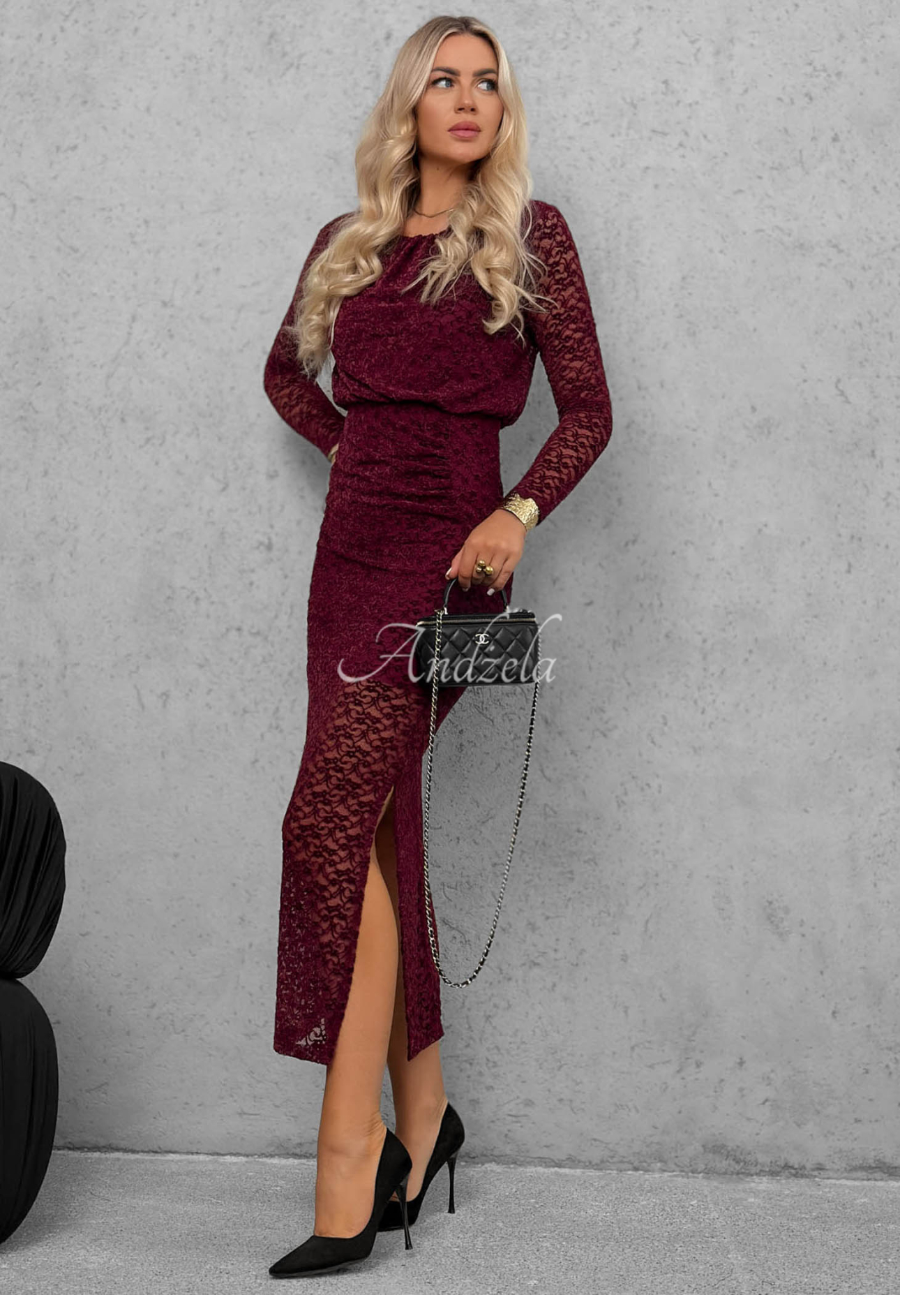 Koronkowa sukienka maxi z marszczeniami Lace Affair burgundowa