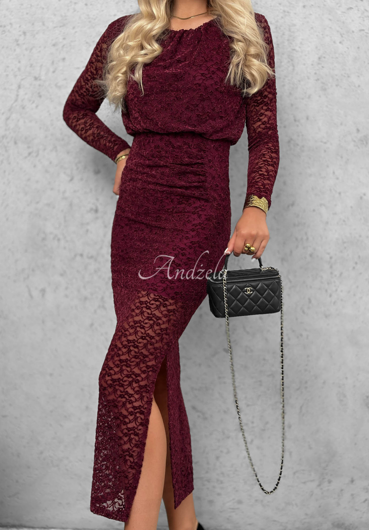 Koronkowa sukienka maxi z marszczeniami Lace Affair burgundowa