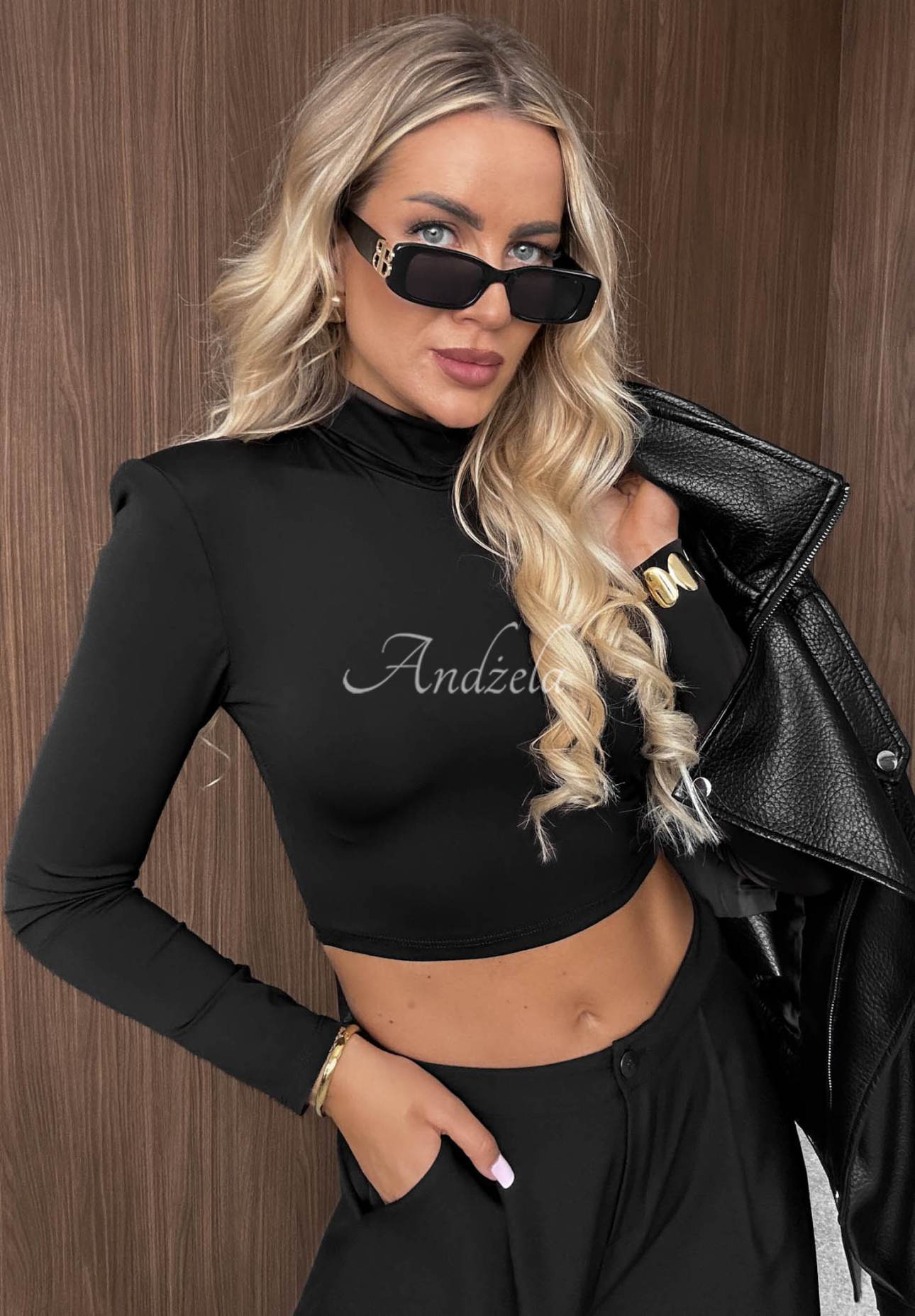 Krótka bluzka longsleeve z półgolfem Sassy Muse czarna