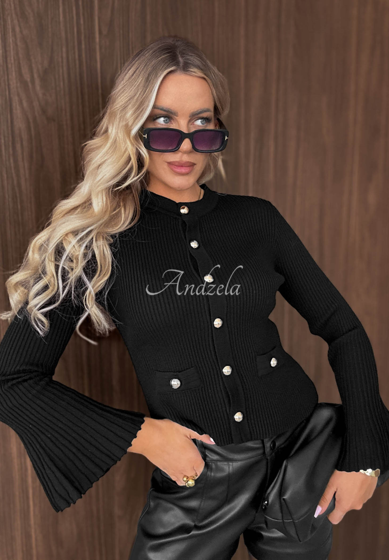 Prążkowana bluzka longsleeve dzwonek z wiskozy Simple Routine czarna