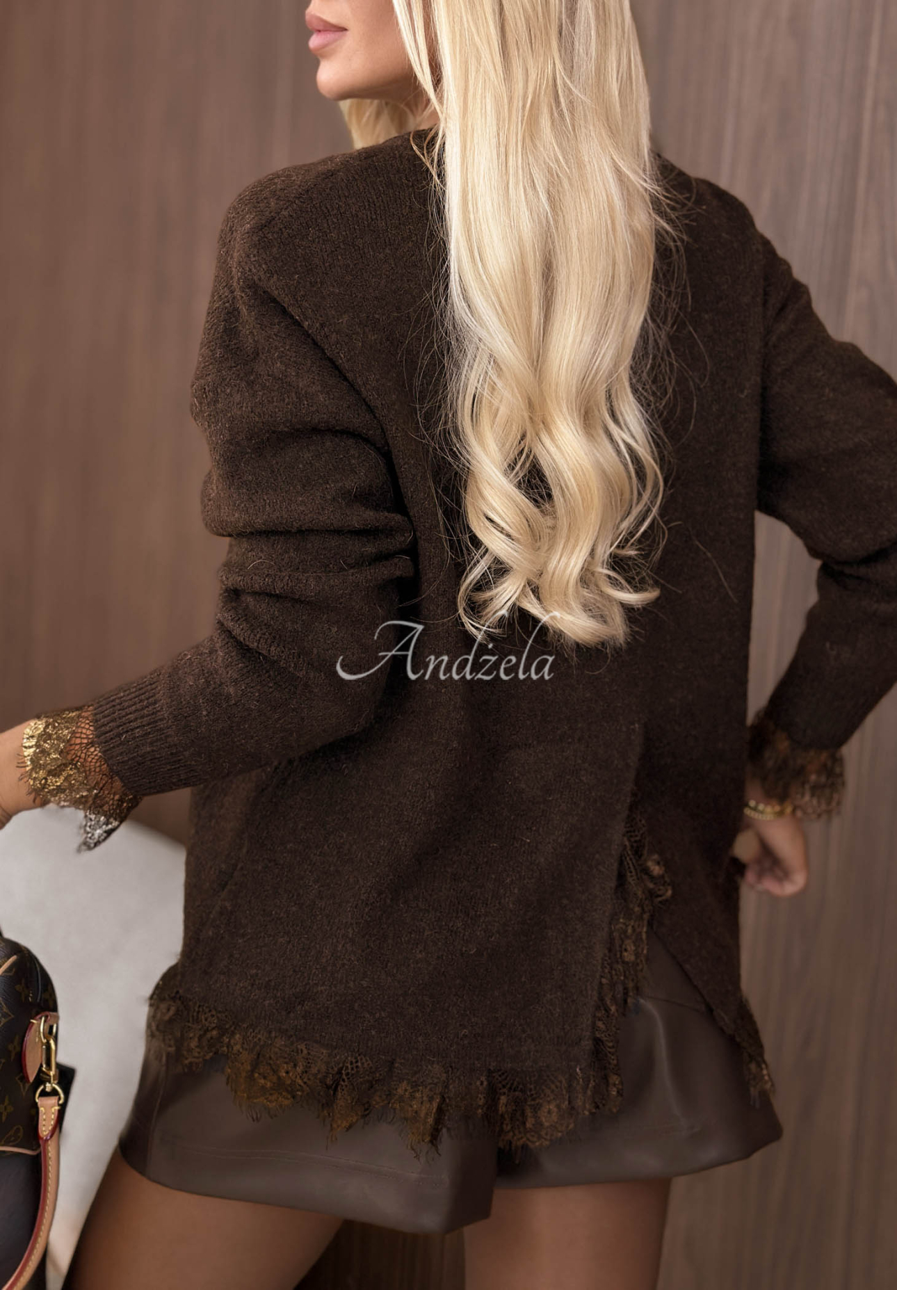 Sweter oversize z wełną i koronką Cozy Softness czekoladowy