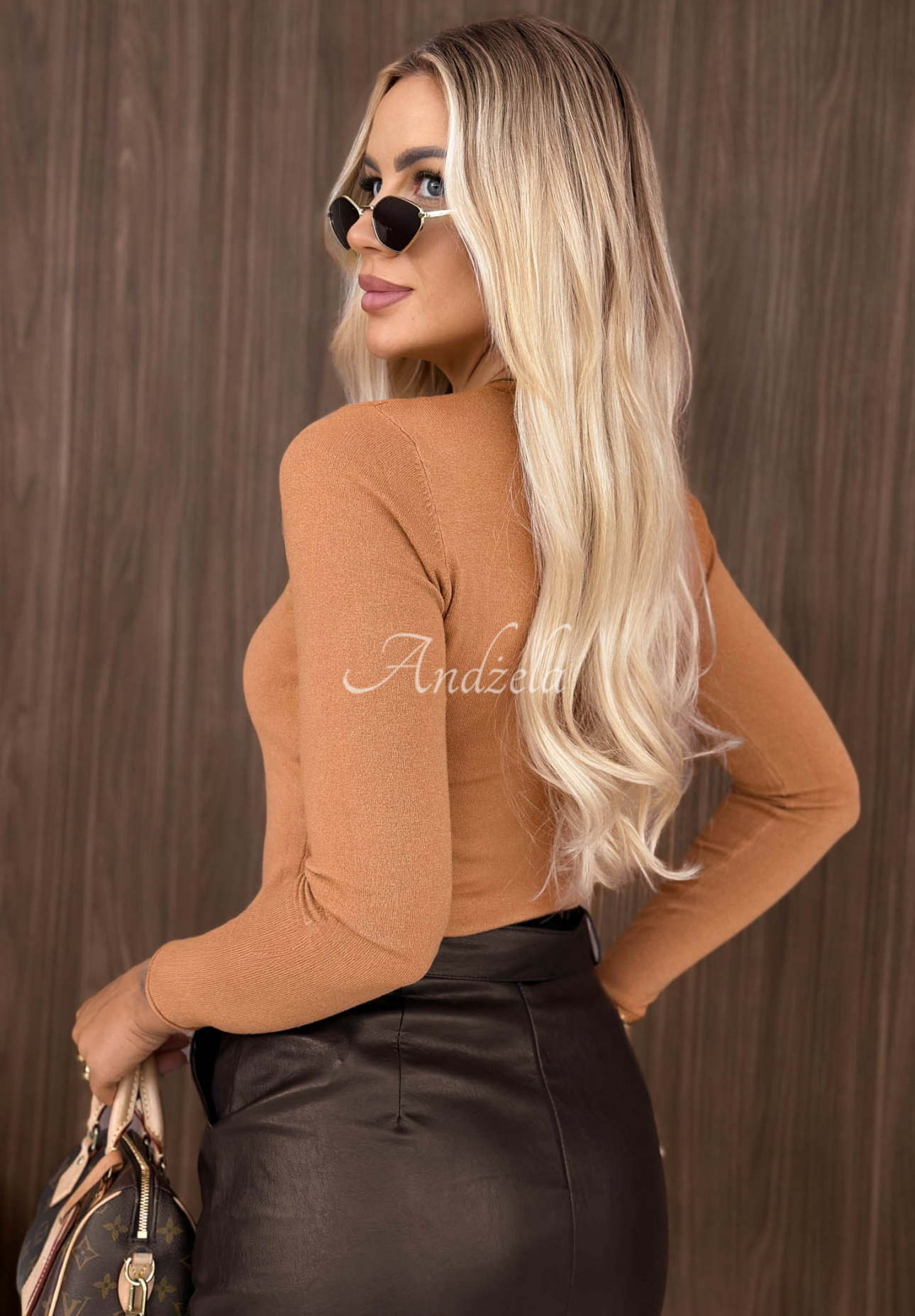 Selavi Lightweight Camel-Colored Viscose Sweater
