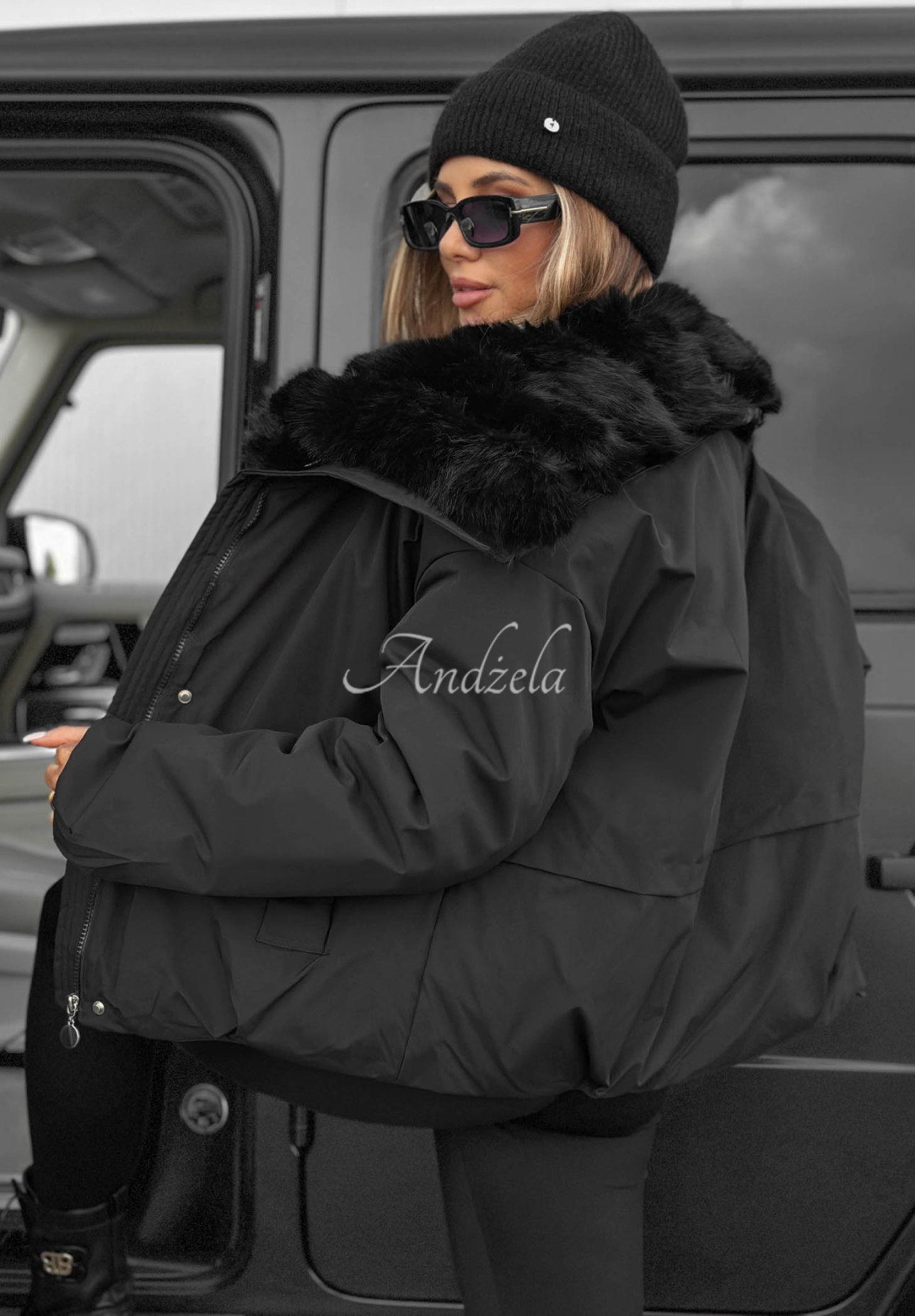 Kurtka parka z futerkiem Pine Path czarna