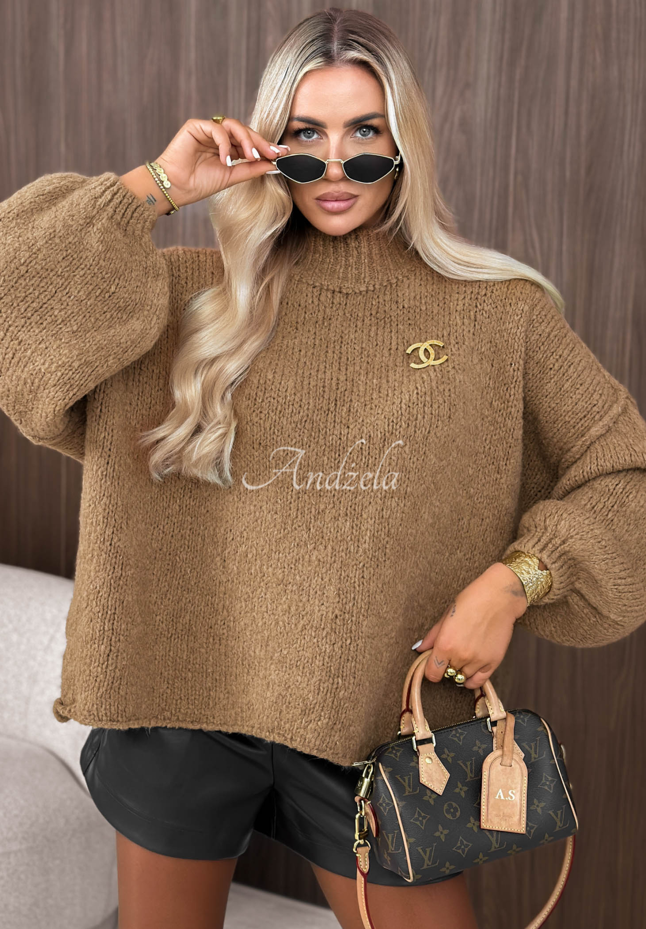 Soft, oversized sweater with wool and viscose by Lola Love in camel