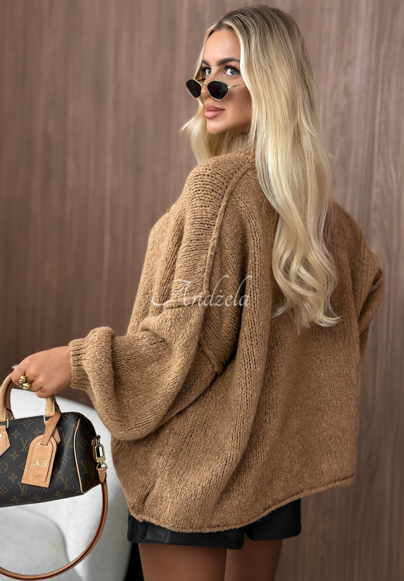 Soft, oversized sweater with wool and viscose by Lola Love in camel