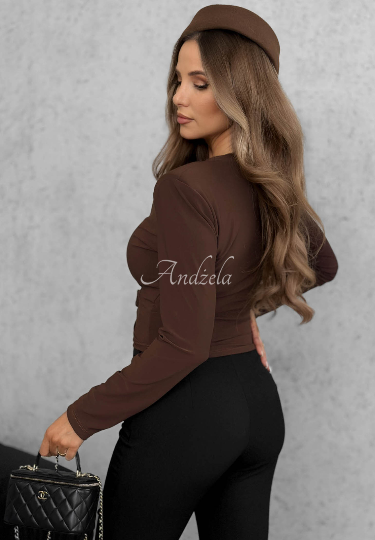 Bluzka longsleeve z różą One Second czekoladowa