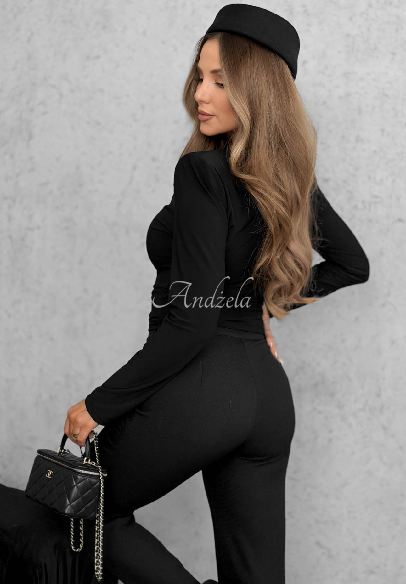 Bluzka longsleeve z różą One Second czarna