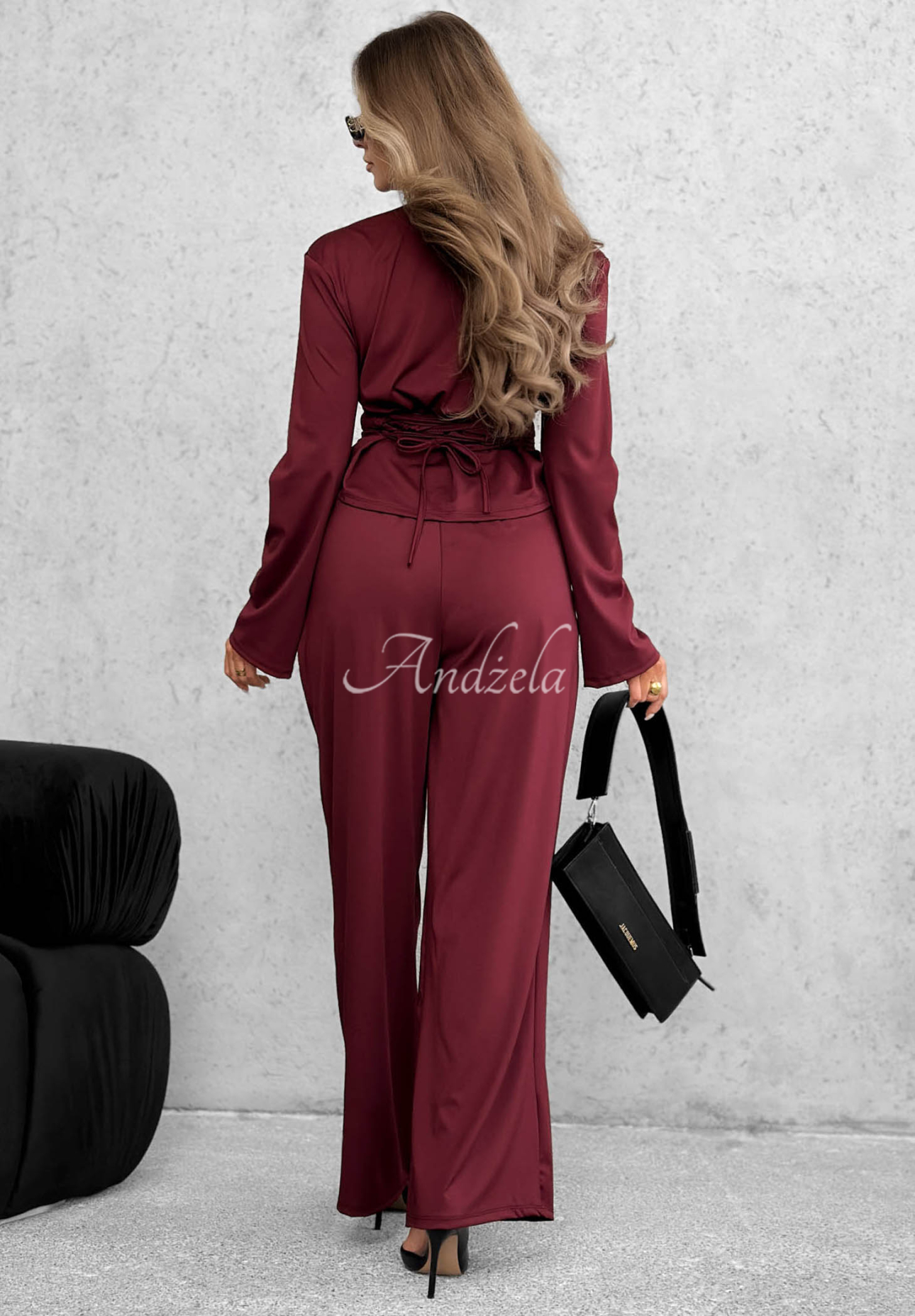 Komplet bluzka z wiązaniem i spodnie wide leg Keep Secret burgundowy