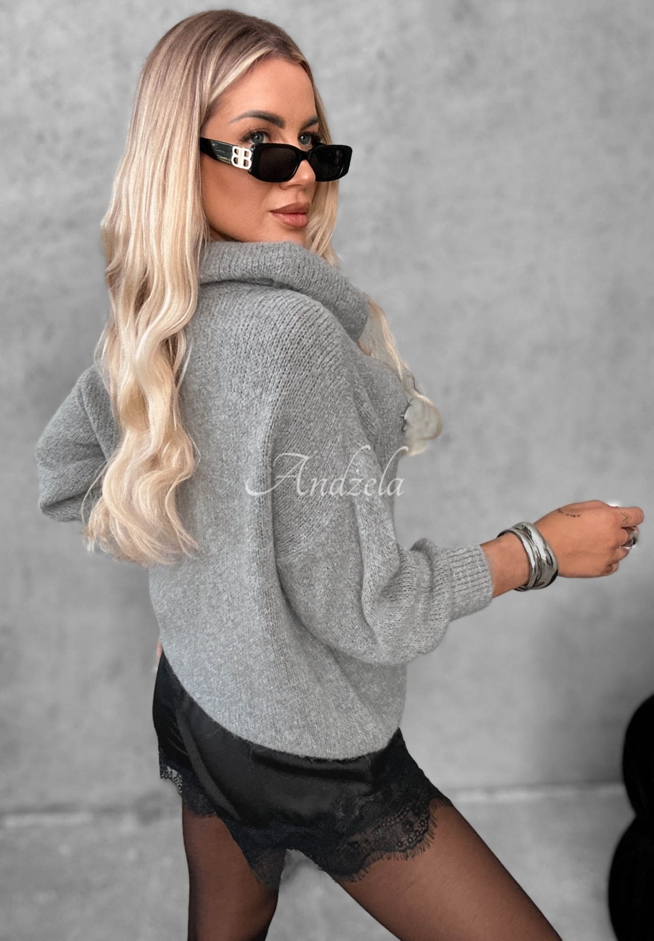 Miękki sweter z golfem z alpaką Lovely Cute szary