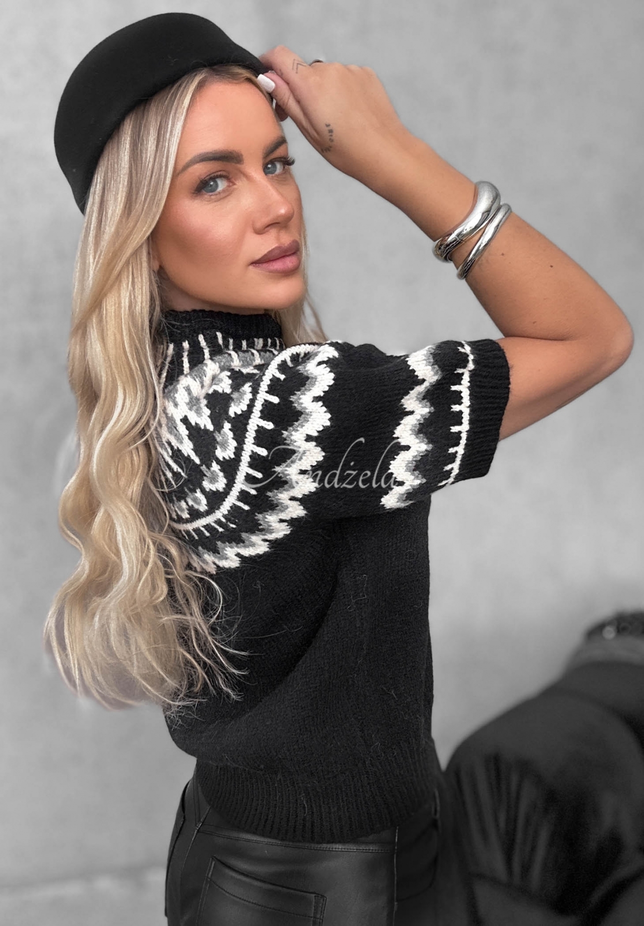 Sweter z krótkimi rękawkami we wzory Mine October czarny
