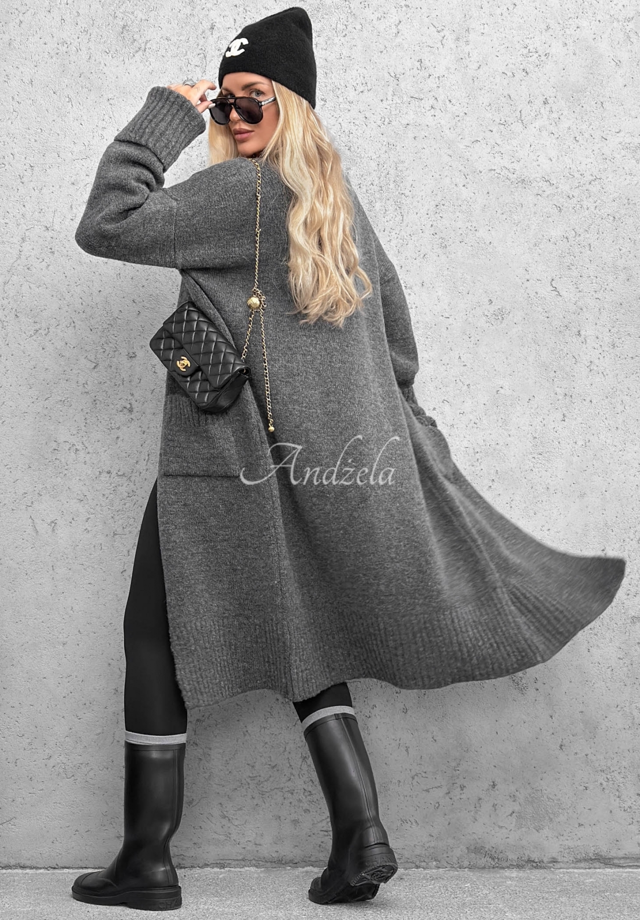 Long, oversized cardigan with pockets, made of Marbelio graphite-colored wool