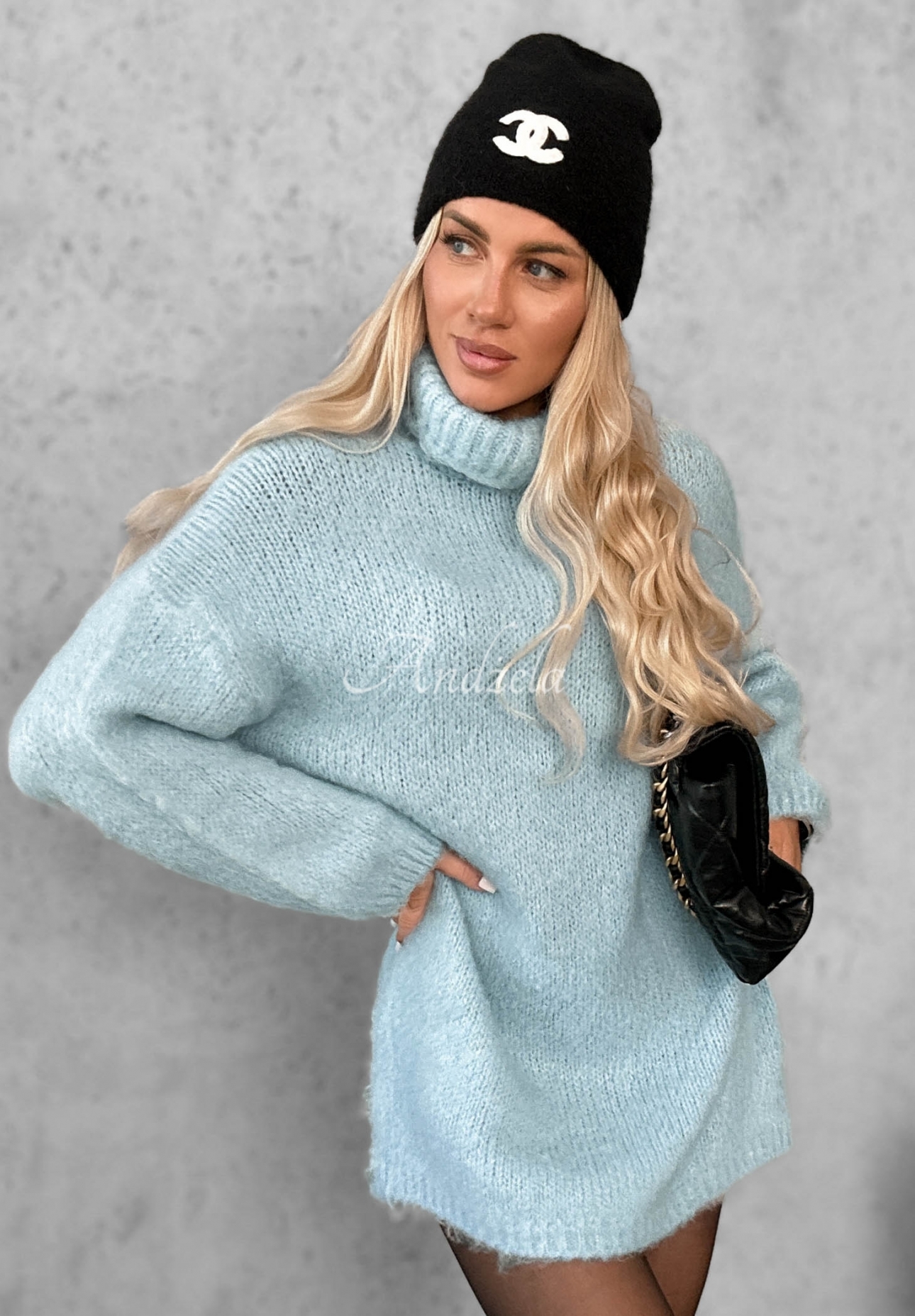 Dzianinowa sukienka z golfem z wełną i wiskozą Cozy Babe błękitna