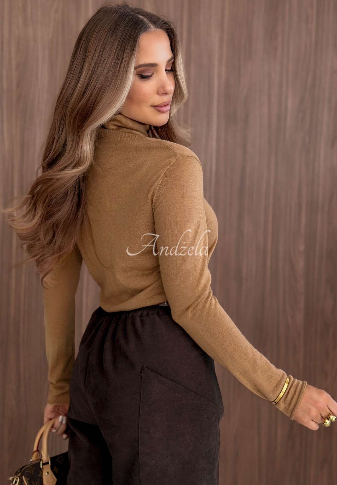 Wełniany lekki sweter z golfem Royal Wool camelowy