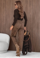 Spodnie mom fit we wzory z paskiem Coffee Art czekoladowe
