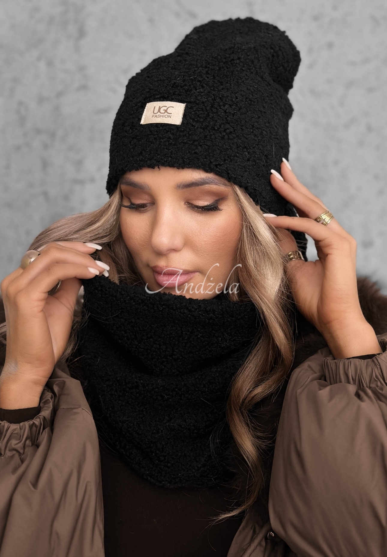 Komplet czapka i komin z kożuszkiem Winter Lady czarny