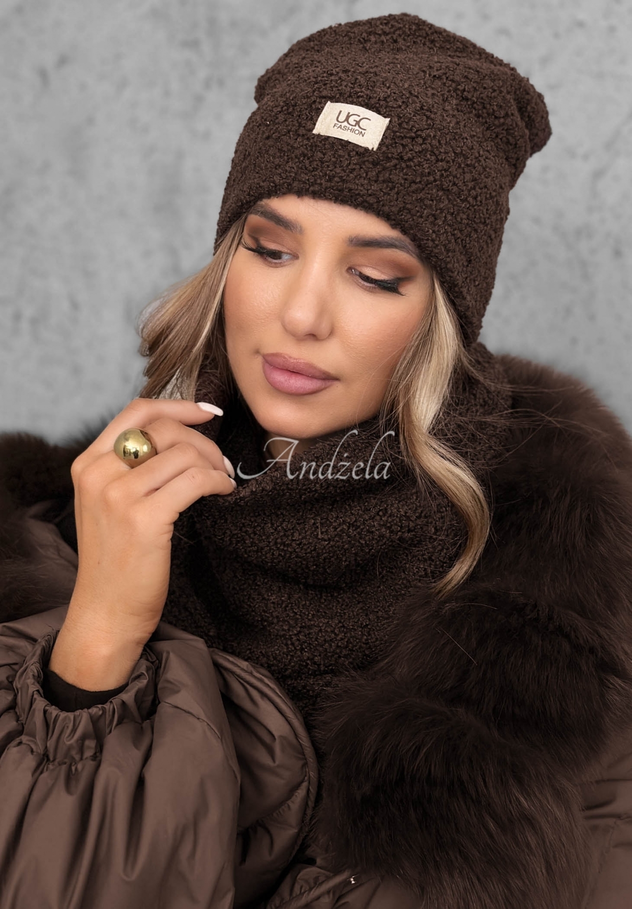 Komplet czapka i komin z kożuszkiem Winter Lady czekoladowy