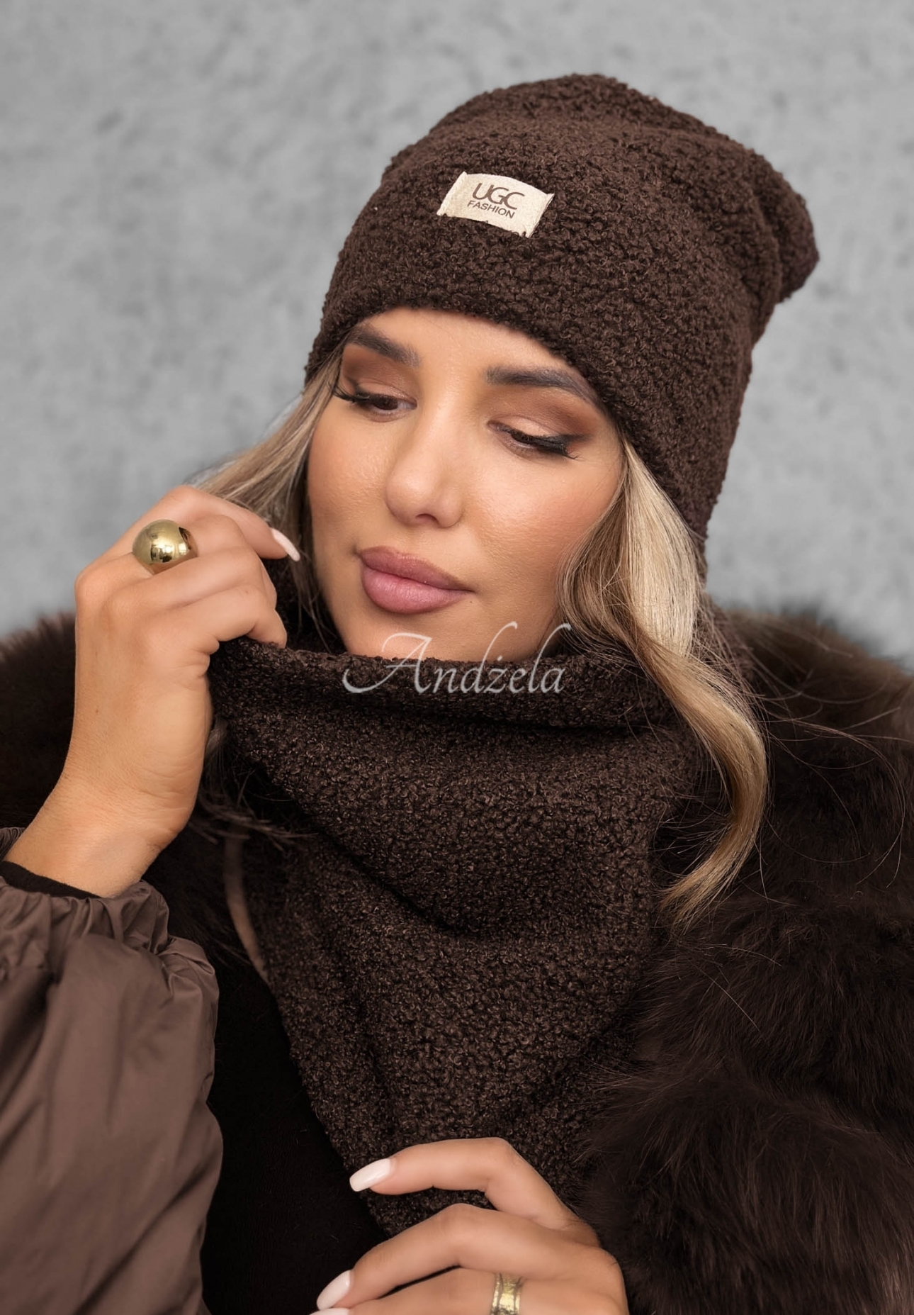 Komplet czapka i komin z kożuszkiem Winter Lady czekoladowy