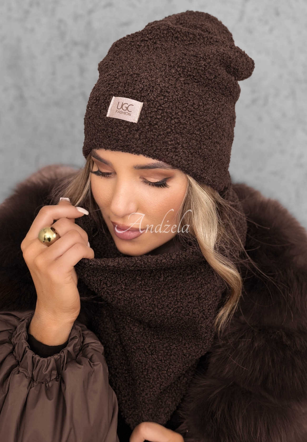 Komplet czapka i komin z kożuszkiem Winter Lady czekoladowy