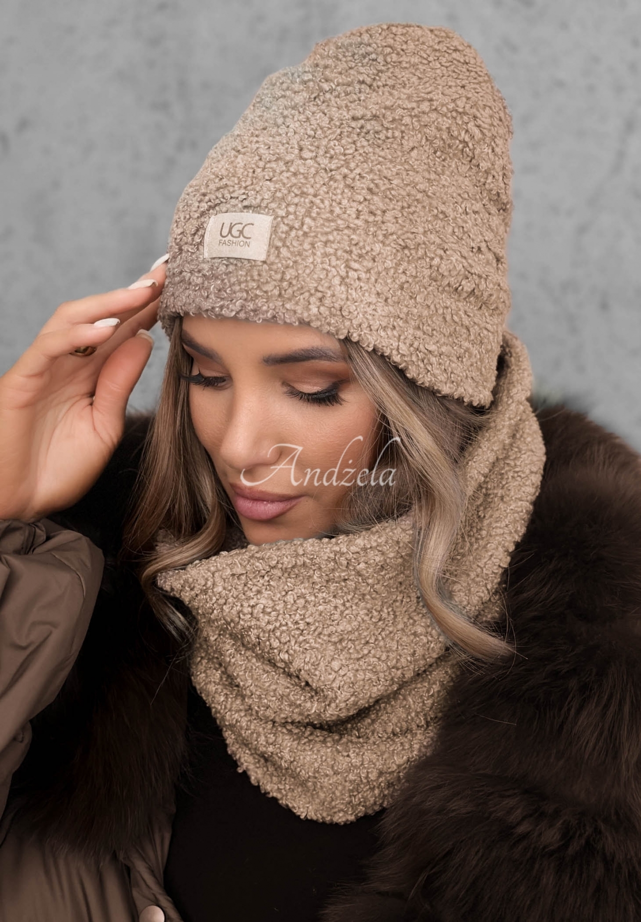Winter Lady Beige Hat and Scarf Set with Shearling Trim