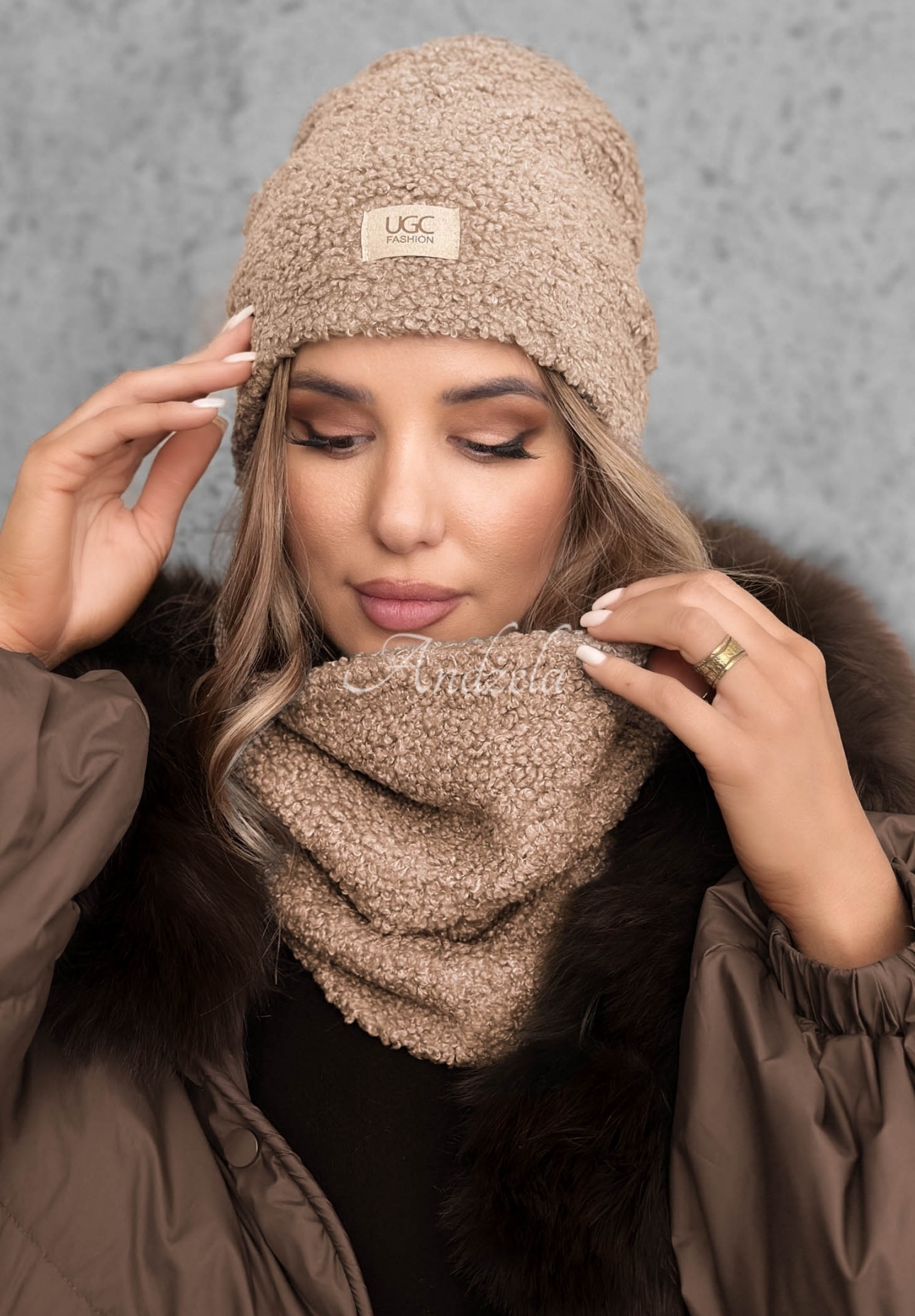 Komplet czapka i komin z kożuszkiem Winter Lady beżowy