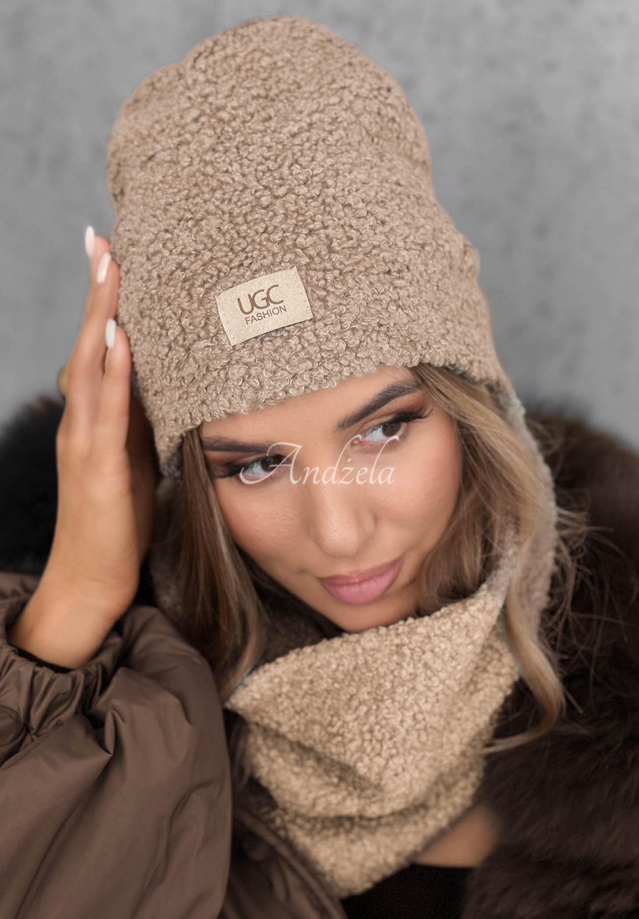 Komplet czapka i komin z kożuszkiem Winter Lady beżowy