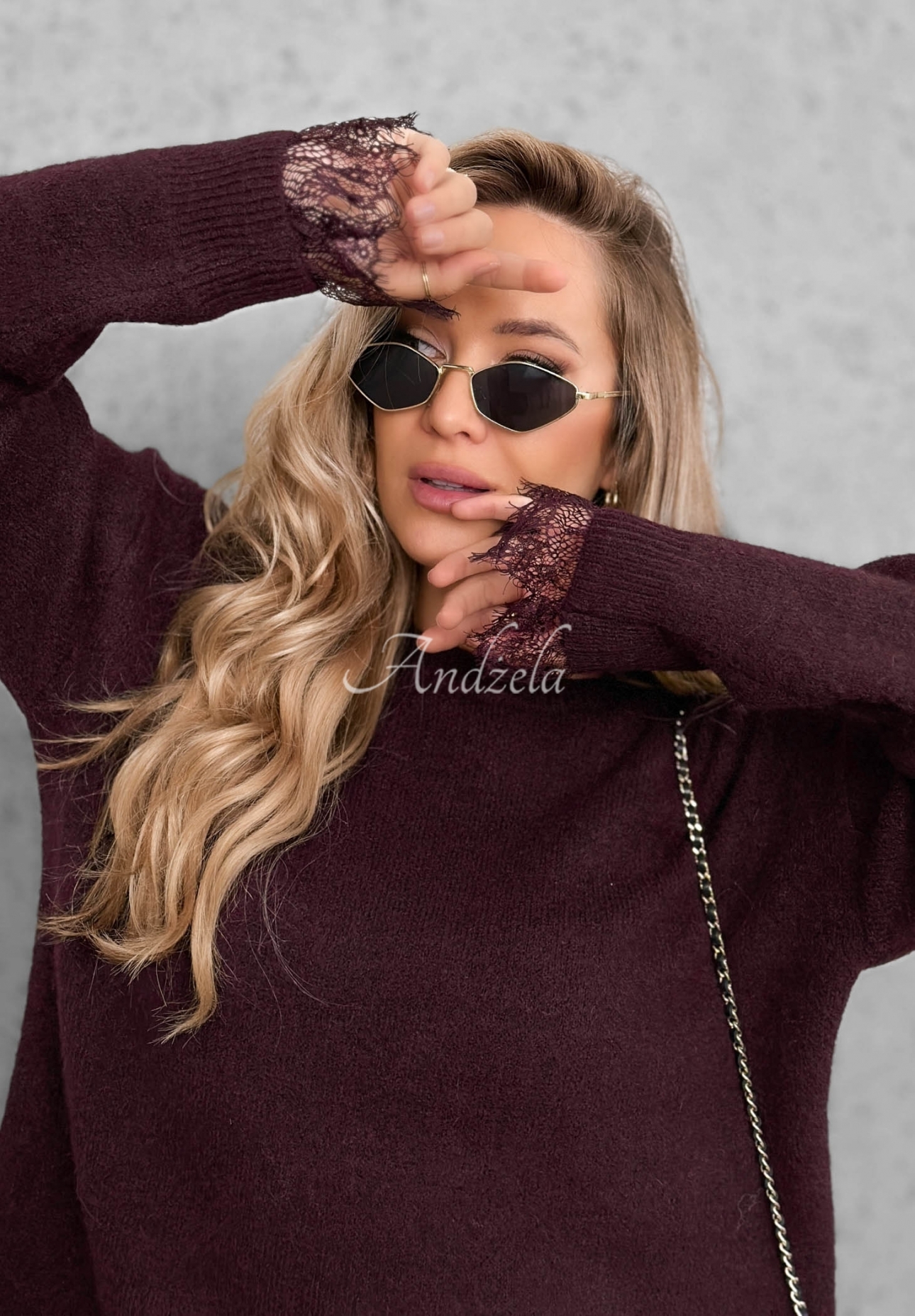 Sweter oversize z wełną i koronką Cozy Softness jagodowy