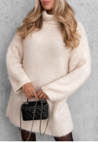 Miękki sweter oversize z golfem Cozy Babe czekoladowo-biały