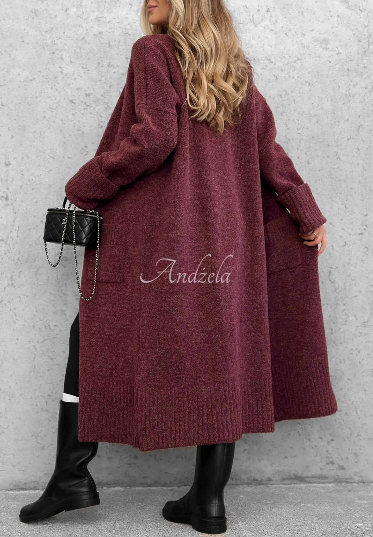 Long, oversized cardigan with pockets, made of Marbelio blueberry-colored wool